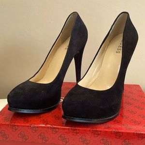 Women’s Guess Amazed black suede platform pumps size 8